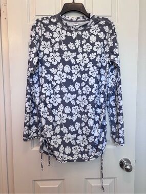 NWT-Long-Sleeve Charcoal Grey & White Hibiscus Rash Guard Top with Side Ruching